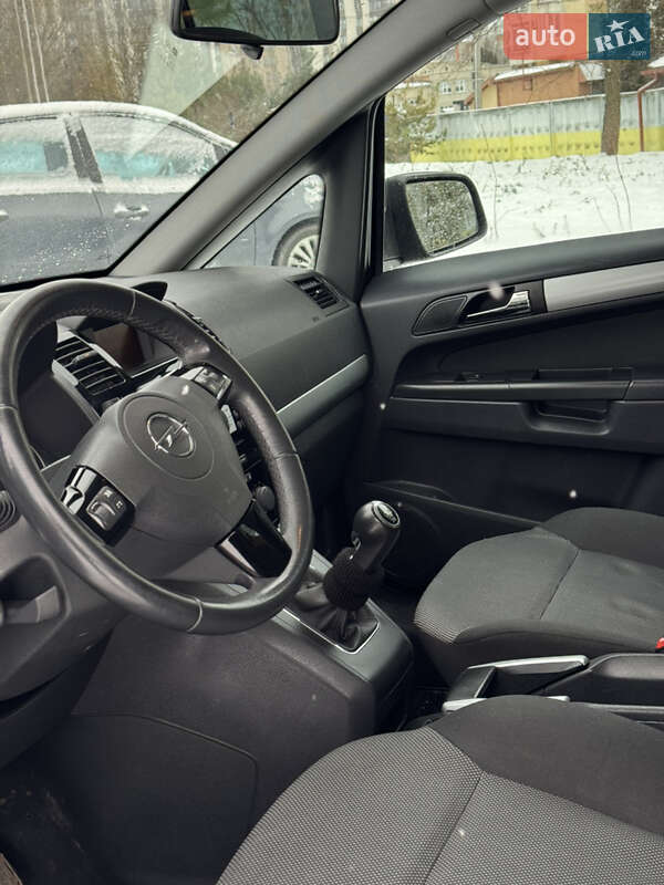 Мінівен Opel Zafira 2011 в Львові