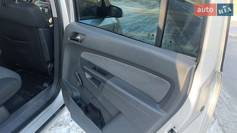 Мінівен Opel Zafira 2005 в Острозі