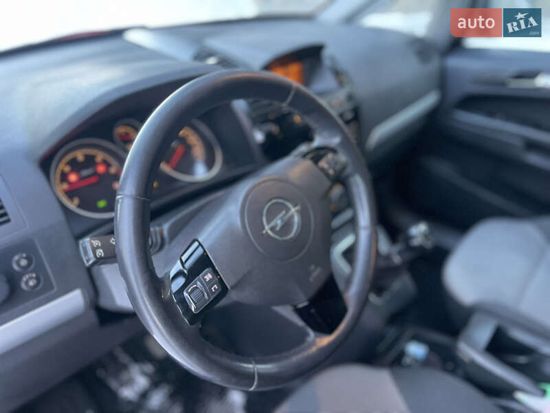 Мінівен Opel Zafira 2011 в Радомишлі