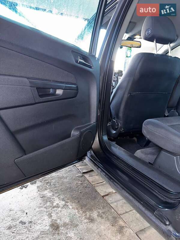 Мінівен Opel Zafira 2010 в Коломиї