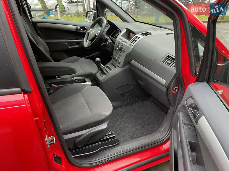 Мінівен Opel Zafira 2009 в Косові