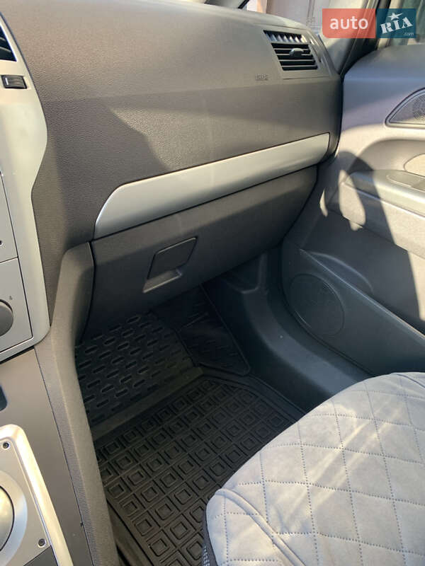 Минивэн Opel Zafira 2013 в Киеве фото 5 Минивэн Opel Zafira 2013 в Киеве