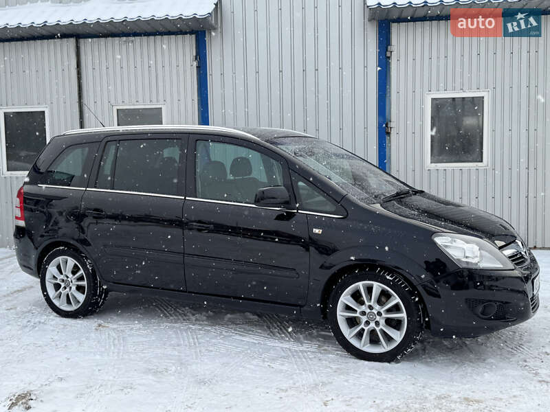 Минивэн Opel Zafira 2010 в Виннице