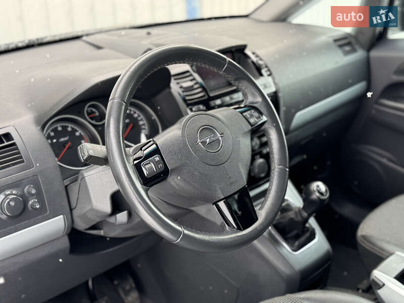 Минивэн Opel Zafira 2010 в Виннице
