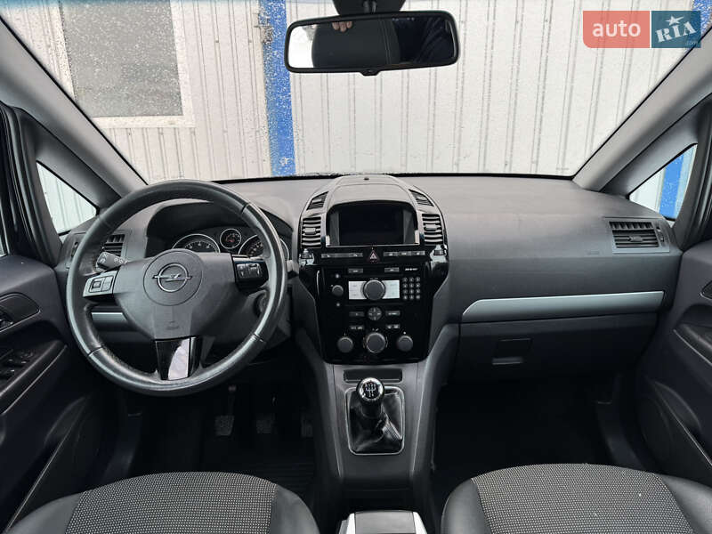 Минивэн Opel Zafira 2010 в Виннице