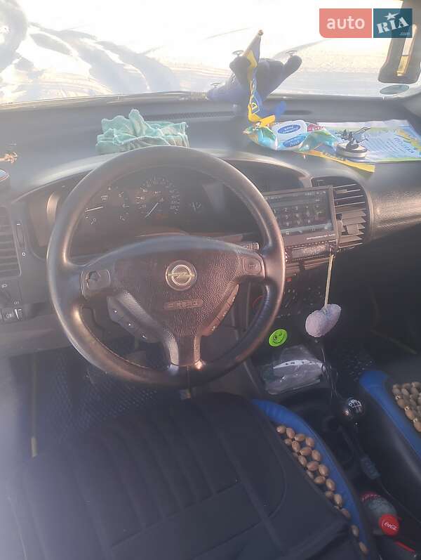 Минивэн Opel Zafira 1999 в Лохвице