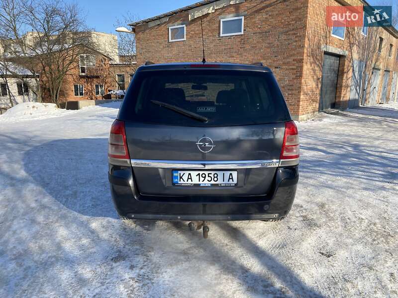 Минивэн Opel Zafira 2010 в Калиновке