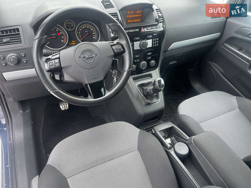 Минивэн Opel Zafira 2011 в Ивано-Франковске
