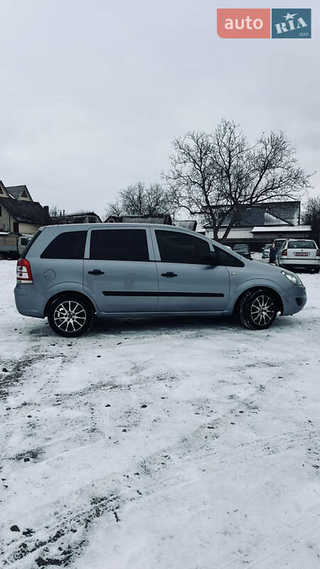 Минивэн Opel Zafira 2011 в Смеле фото 4 Минивэн Opel Zafira 2011 в Смеле