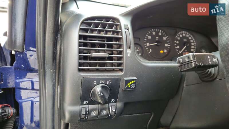 Минивэн Opel Zafira 2002 в Нетешине