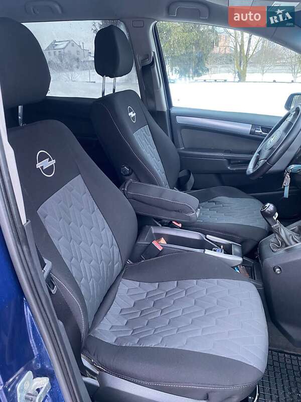 Минивэн Opel Zafira 2005 в Дубно