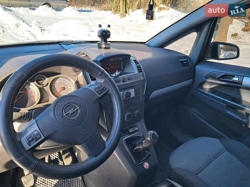 Минивэн Opel Zafira 2005 в Полонном