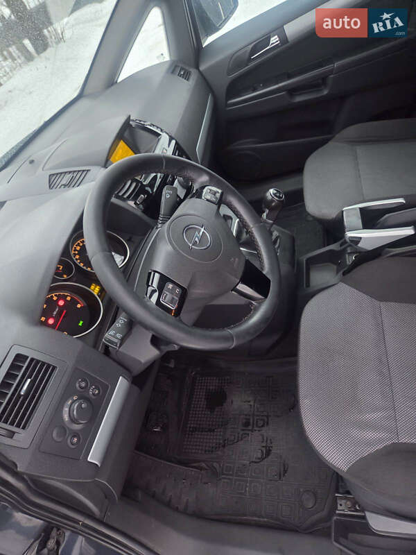 Минивэн Opel Zafira 2010 в Львове