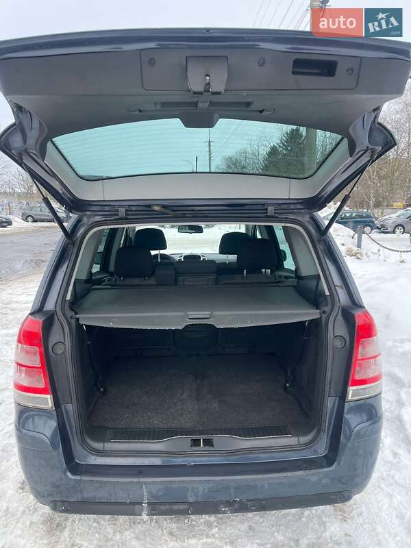 Минивэн Opel Zafira 2010 в Луцке фото 2 Минивэн Opel Zafira 2010 в Луцке