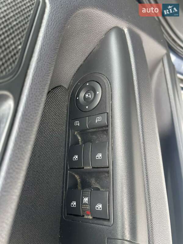 Минивэн Opel Zafira 2010 в Луцке фото 17 Минивэн Opel Zafira 2010 в Луцке