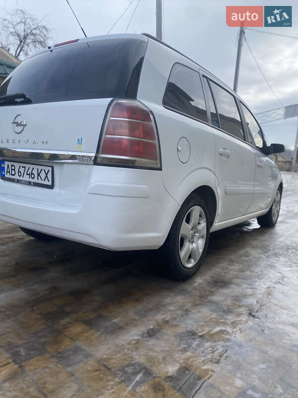 Минивэн Opel Zafira 2006 в Могилев-Подольске