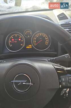 Мінівен Opel Zafira 2010 в Львові