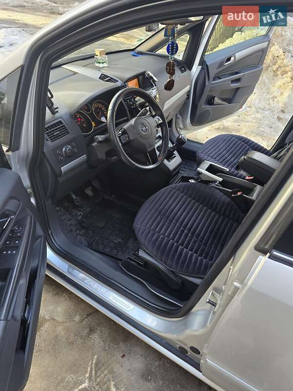 Мінівен Opel Zafira 2010 в Львові