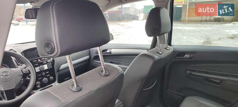 Минивэн Opel Zafira 2009 в Харькове