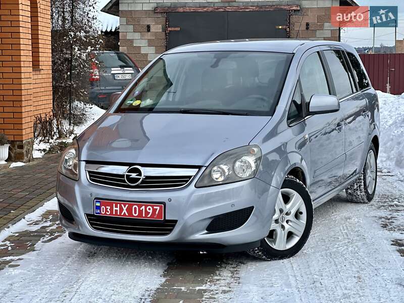 Минивэн Opel Zafira 2010 в Владимирце