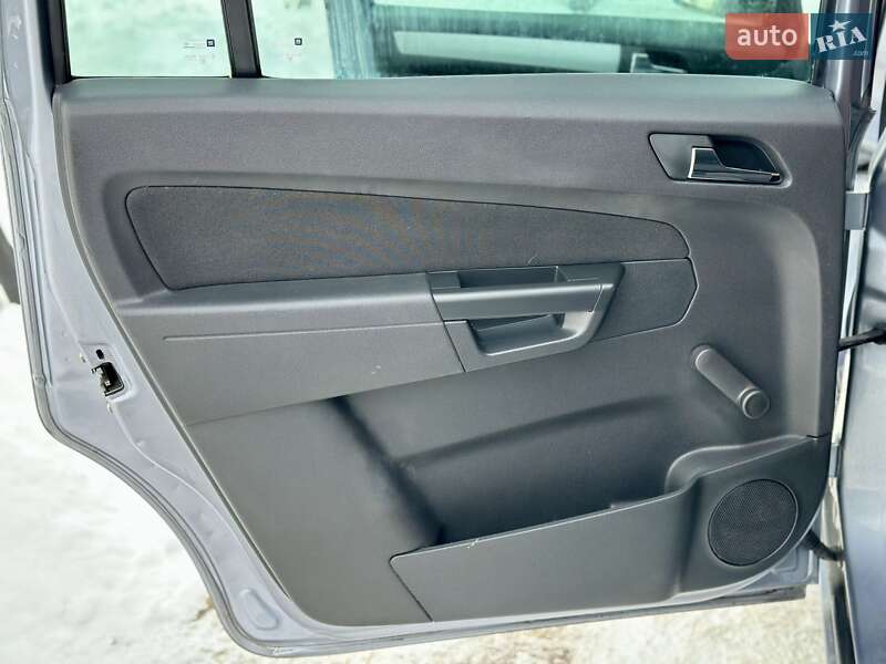 Минивэн Opel Zafira 2010 в Владимирце