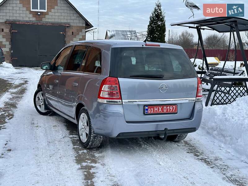Минивэн Opel Zafira 2010 в Владимирце