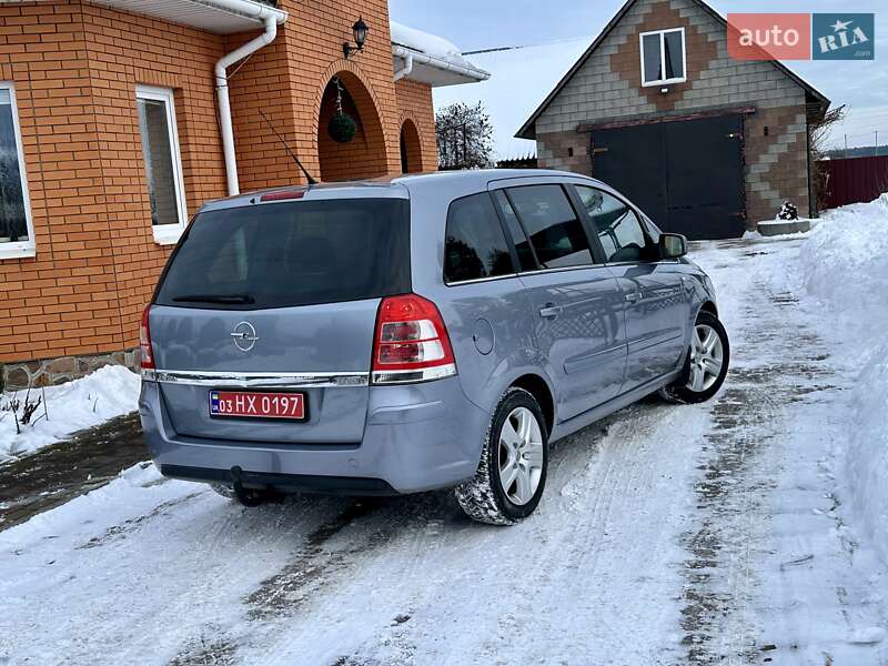 Минивэн Opel Zafira 2010 в Владимирце