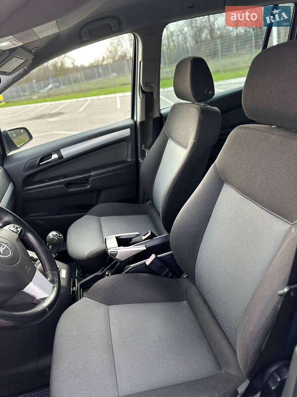 Минивэн Opel Zafira 2005 в Запорожье