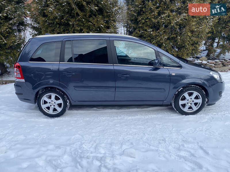Минивэн Opel Zafira 2011 в Снятине