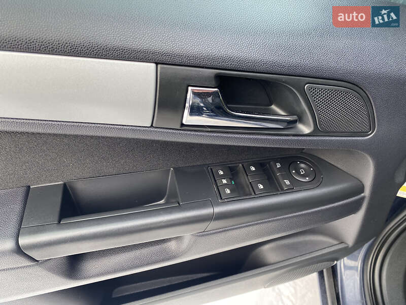 Минивэн Opel Zafira 2011 в Снятине