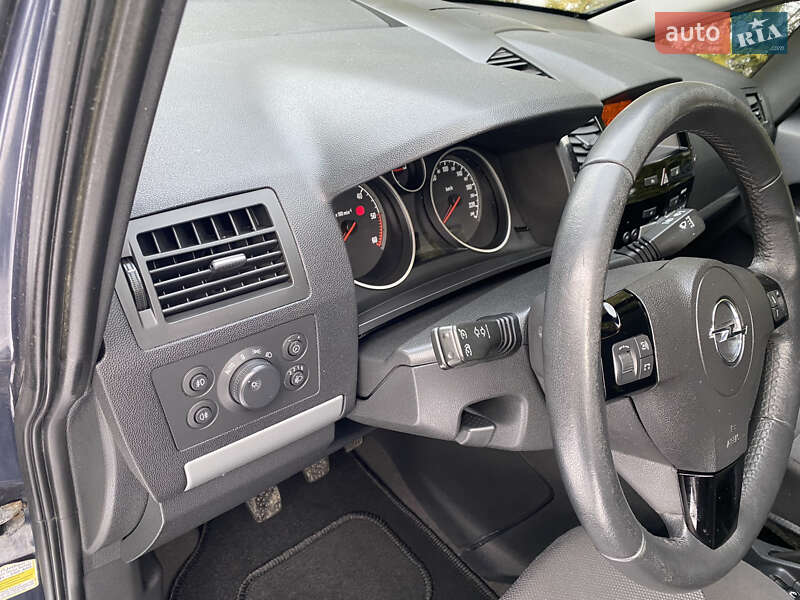 Минивэн Opel Zafira 2011 в Снятине