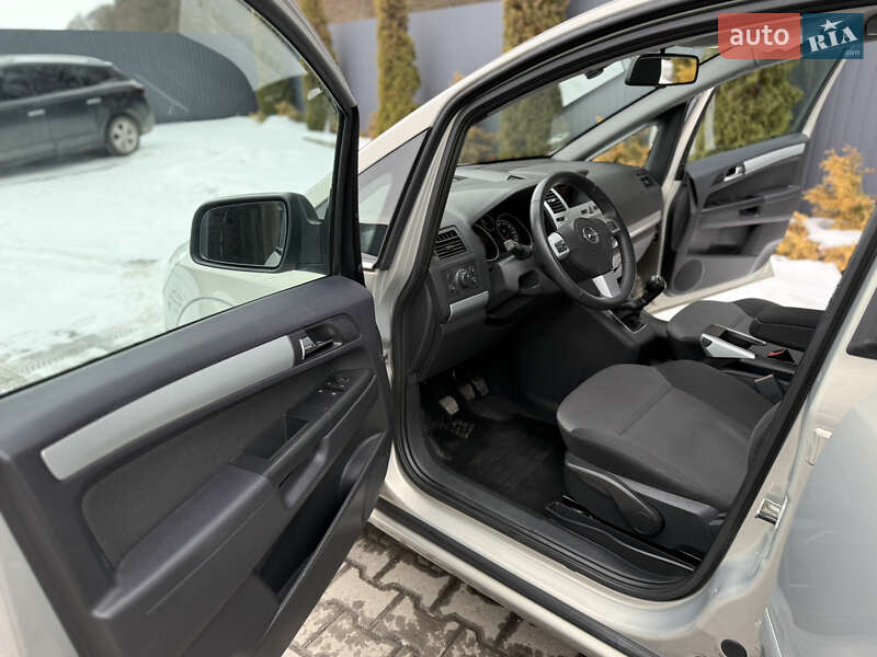 Минивэн Opel Zafira 2009 в Тернополе