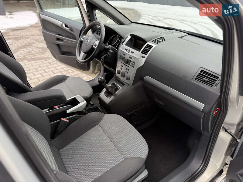 Минивэн Opel Zafira 2009 в Тернополе
