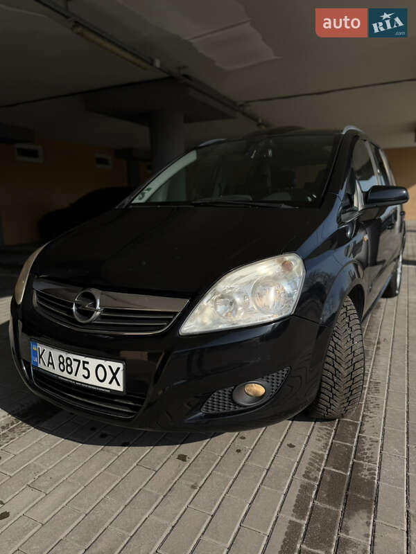 Минивэн Opel Zafira 2008 в Киеве