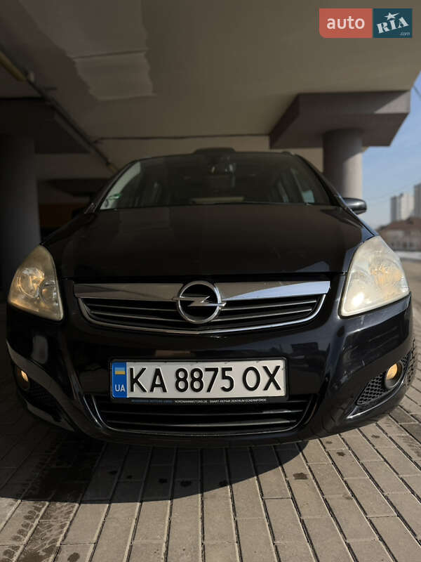 Минивэн Opel Zafira 2008 в Киеве
