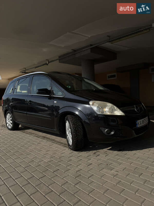 Минивэн Opel Zafira 2008 в Киеве
