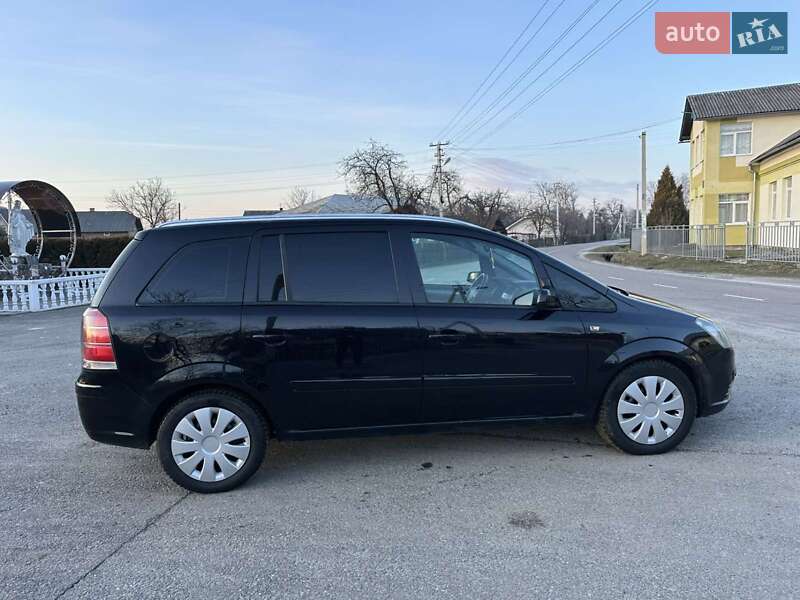 Минивэн Opel Zafira 2006 в Долине