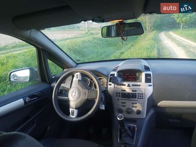 Минивэн Opel Zafira 2008 в Косове фото 2 Минивэн Opel Zafira 2008 в Косове