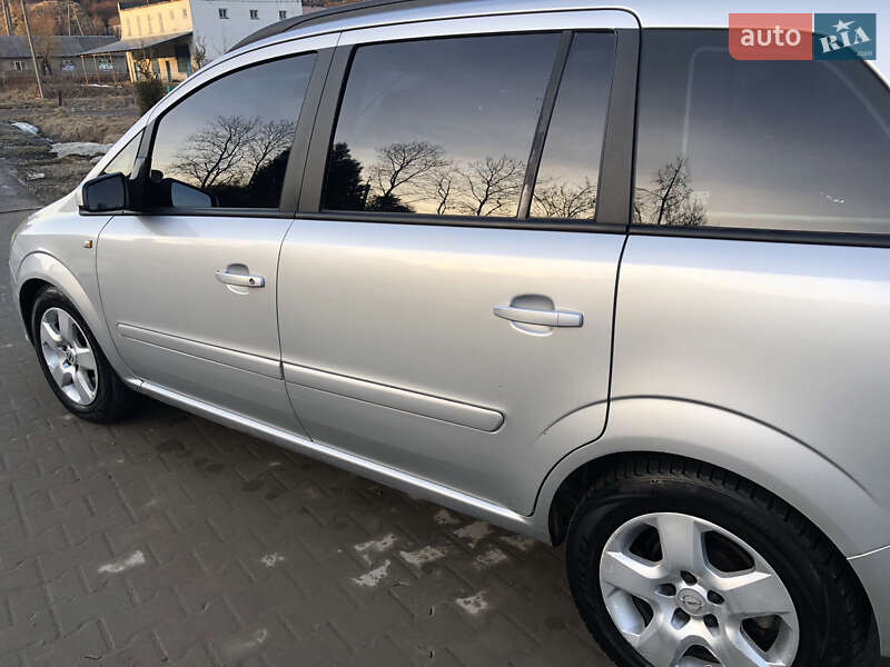Минивэн Opel Zafira 2006 в Турке