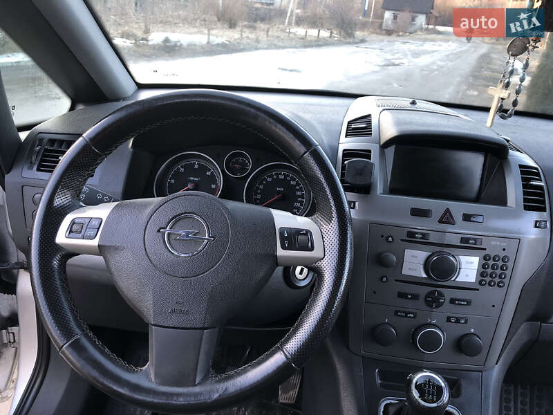 Минивэн Opel Zafira 2006 в Турке