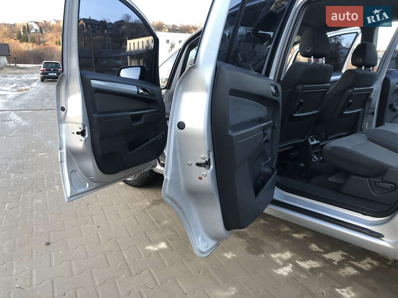 Минивэн Opel Zafira 2006 в Турке