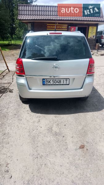 Минивэн Opel Zafira 2008 в Ровно