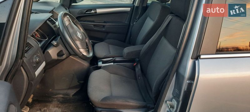 Минивэн Opel Zafira 2007 в Буче