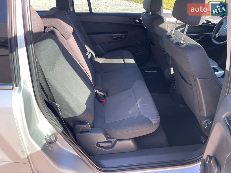 Минивэн Opel Zafira 2010 в Луцке