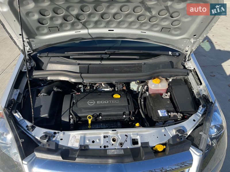 Минивэн Opel Zafira 2010 в Луцке