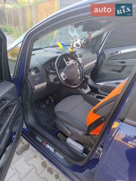Минивэн Opel Zafira 2008 в Ракитном