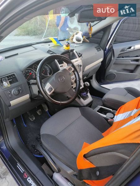 Минивэн Opel Zafira 2008 в Ракитном