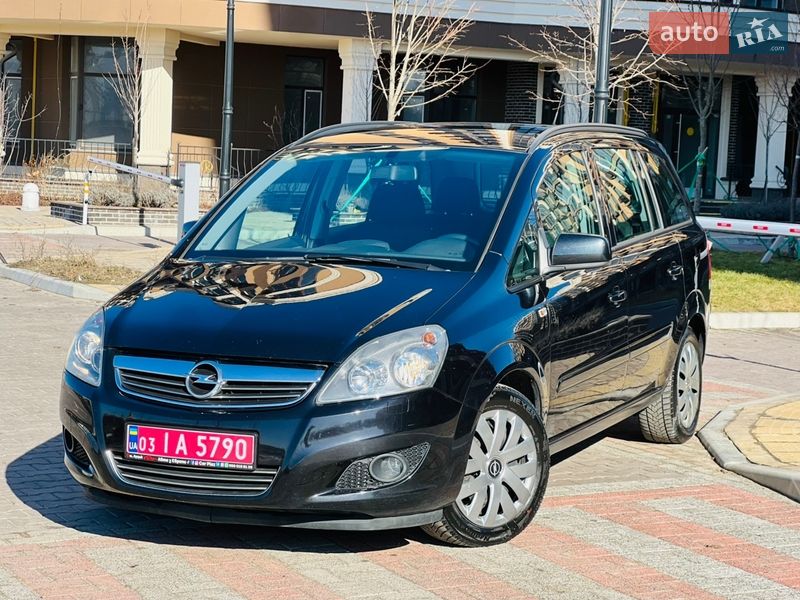 Минивэн Opel Zafira 2013 в Киеве