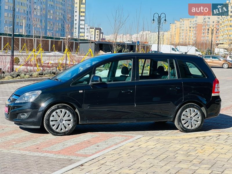 Минивэн Opel Zafira 2013 в Киеве