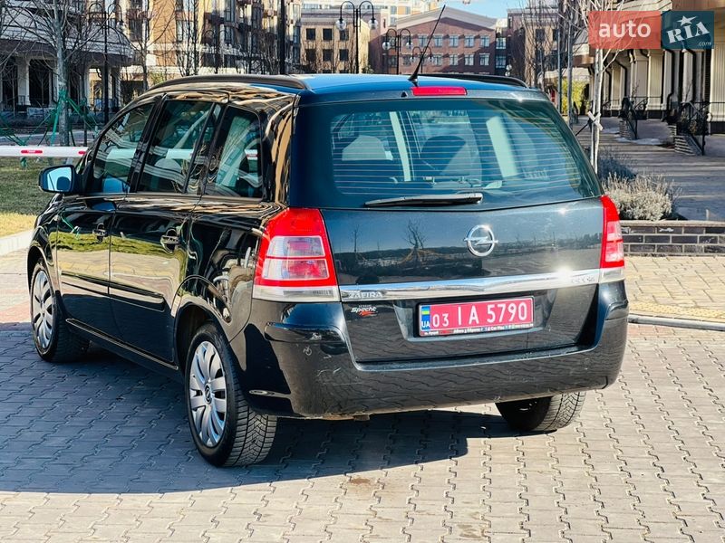 Минивэн Opel Zafira 2013 в Киеве